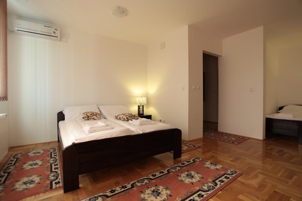 Hostel Royal Obrenovac  Rom bilde